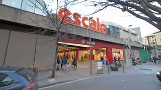 食料品，雑貨何でも手に入るショッピングセンター