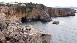 海岸段丘が断続的に発達したリアス式海岸