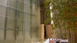 三井本館にある格調高い雰囲気の美術館