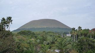 鬼岳・・・五島列島にある均整のとれた美しい山容の山です。