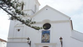 ネルハの町の中心にある美しい教会