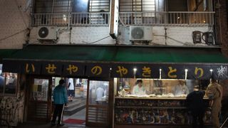 香ばしく焼けた串をほうばるとこれはたまりません