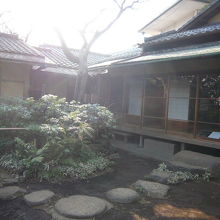 お庭にお茶室