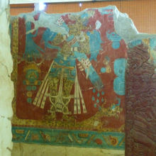 壁画はとても鮮やかな色が残っています。