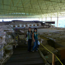 この大屋根がJICAの援助によるものです。