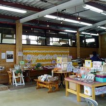 島の野菜、果実、加工品等を扱う