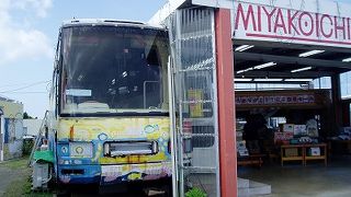 地元にこだわる土産物ショップ兼旅行会社