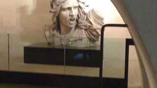 凱旋門は昇るベシ！