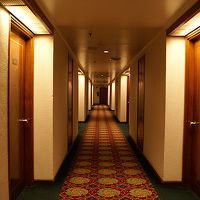 何となく暗い館内