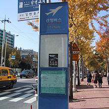 【以外と宿のそばにバス停があったりします】