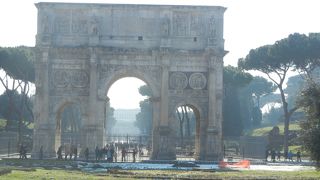 パリの凱旋門にそっくりです