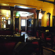 クラシックが静かに響く店内。