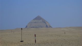 変わった形のピラミッドです