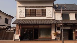 白壁の町並みは素敵