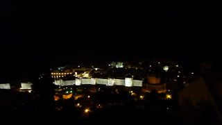 早朝のフライトにはタクシーが便利