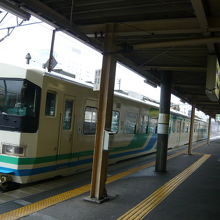 阿武隈急行と福島交通飯坂線のホーム