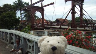 ゴッホの絵にでてくるような跳ね橋です！