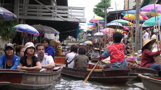 ダムサンヌドゥアク水上マーケット