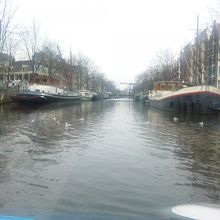 ボートハウスも運河に係留されています。