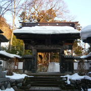 渋温泉の東端のお寺