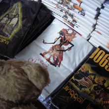 こんなTシャツも売られていました！