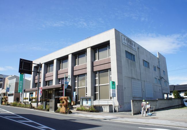 メルヘンチックで、華やかな姿