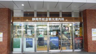 駅の北側のインフォメーションで地図がもらえます。