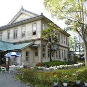 つつじが岡公園の近くにあるレトロな建物