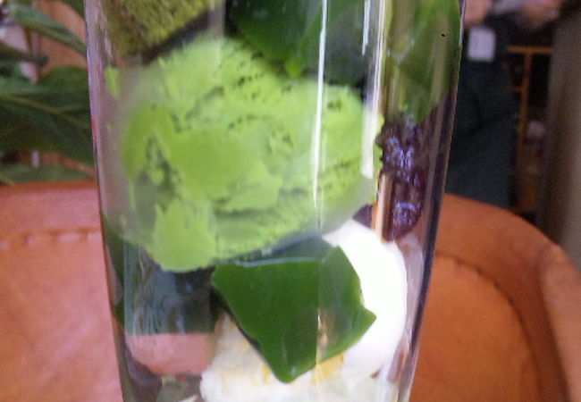 【日本茶バーUZI】お茶屋さんの、まじめなお茶カフェ