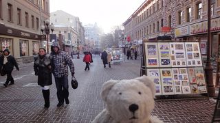 モスクワ随一の繁華街も冬場は人出もまばらでした・・・