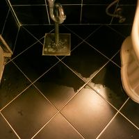 左端の排水ホースから流れ、ここまでしか濡れないので私は大丈夫