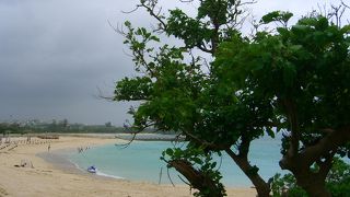 白砂が綺麗なビーチです