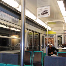 帰りのメトロはガラガラに空いていました。