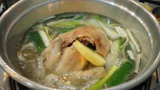 鶏が丸ごと入った鍋