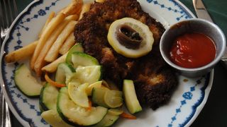 歴史地区内にある老舗レストラン