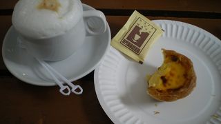 焼きたてのエッグタルトが美味しい！