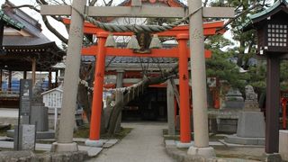 狛犬を回して願いを叶えましょう