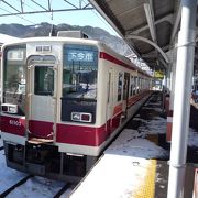 東武日光駅・・・ロッジ風の雪山に映える綺麗な駅です。