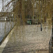 シテ島西端の公園