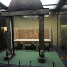 古墳の棺　咸陽には漢唐の皇帝の古墳が沢山あります