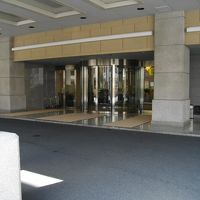 玄関は観光ホテルっぽい