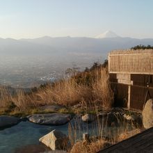 露天風呂です。富士山がきれいに見えます。