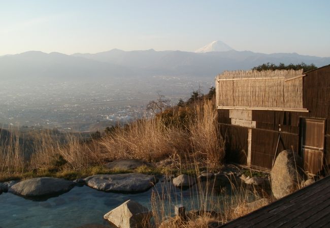露天風呂です。富士山がきれいに見えます。