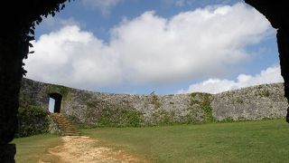 こじんまりと美しい城跡
