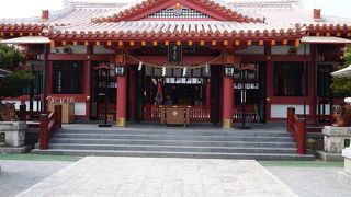 那覇では少ない神社のひとつ