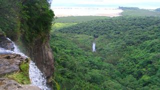 西表島で最もスケールがある滝です