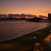 オーシャンフロントの部屋からの夜景