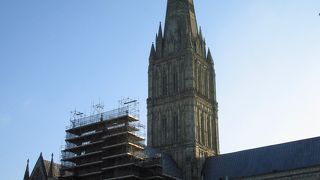 英国最高の高さを誇る姿は立派です