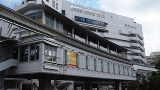 国際通りの入り口の県庁前駅