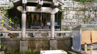 清水寺　本堂の下に位置します